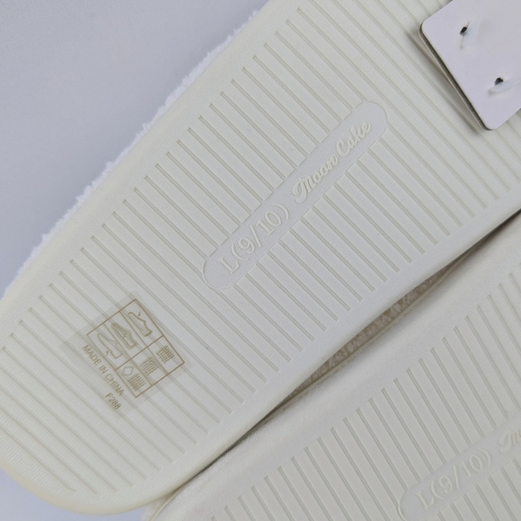 Slipper Strawberry Cosmopolitan Embroider Fleece Memory Foam Slip On L(9/10) NWT - Picture 10 of 14